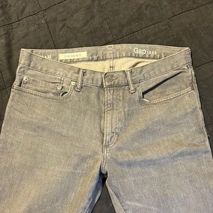 Men’s GAP skinny light gray distressed denim; VGUC